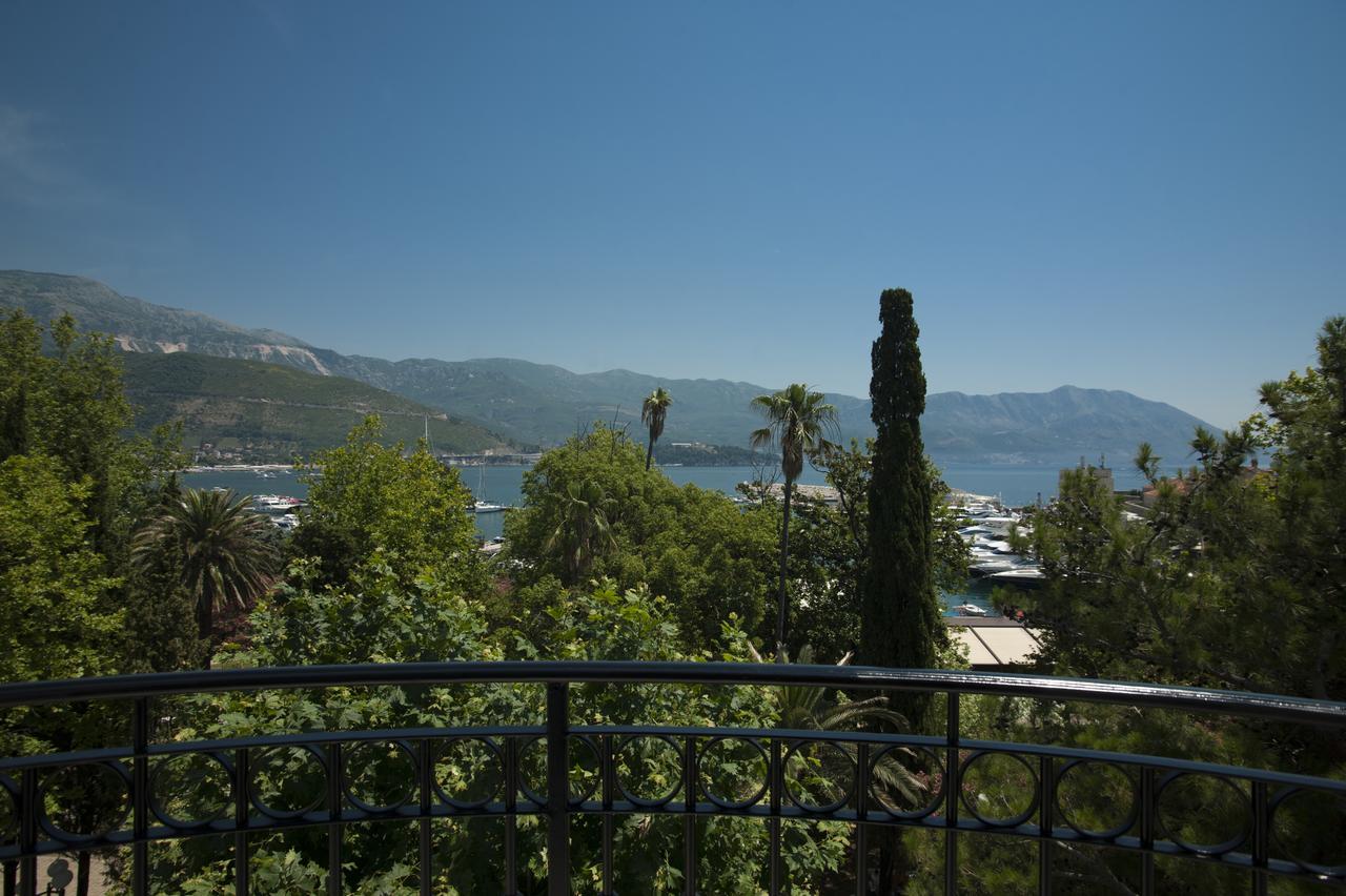 Majestic Hotel 4*