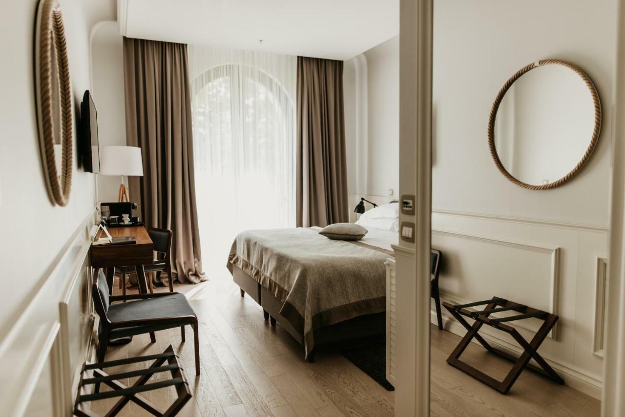 Majestic Hotel 4*